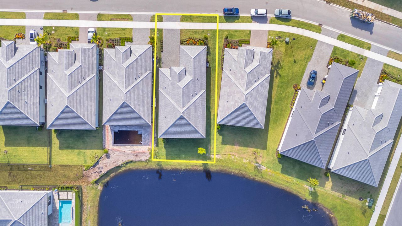 En Venta: $869,990 (3 camas, 3 baños, 2196 Pies cuadrados)