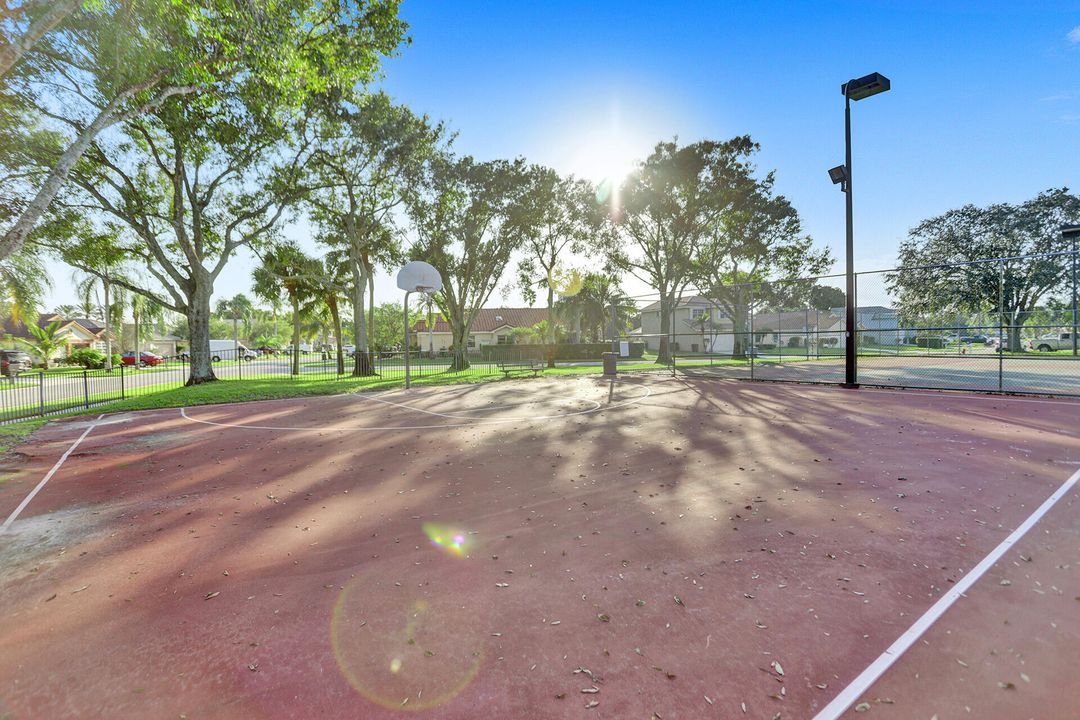 For Sale: $385,000 (3 beds, 2 baths, 1284 Square Feet)