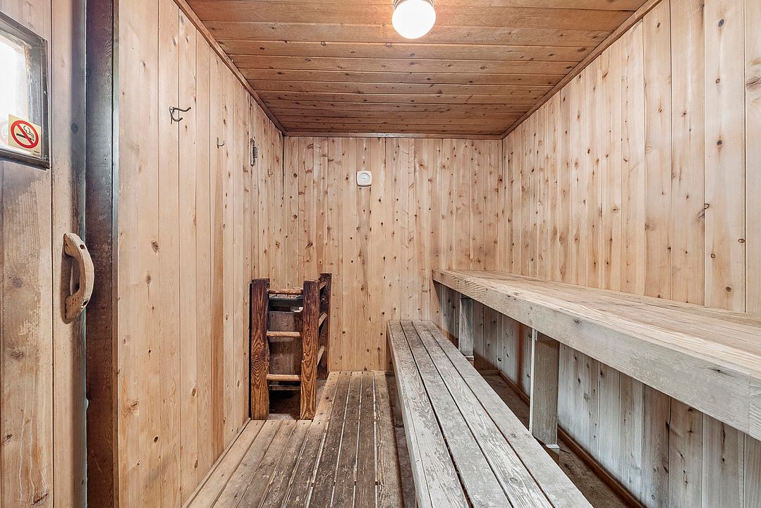 For Sale: $240,000 (2 beds, 2 baths, 825 Square Feet)