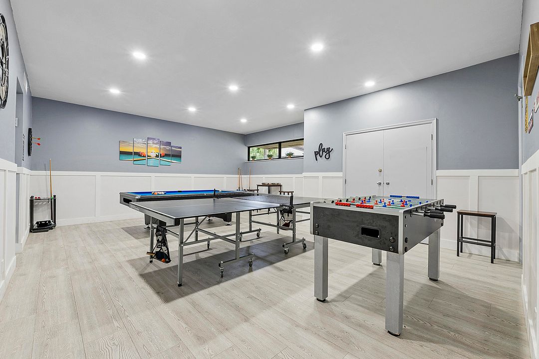 For Sale: $240,000 (2 beds, 2 baths, 825 Square Feet)