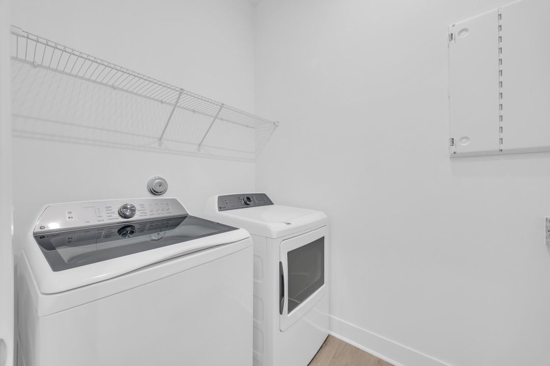 En Venta: $869,990 (3 camas, 3 baños, 2196 Pies cuadrados)