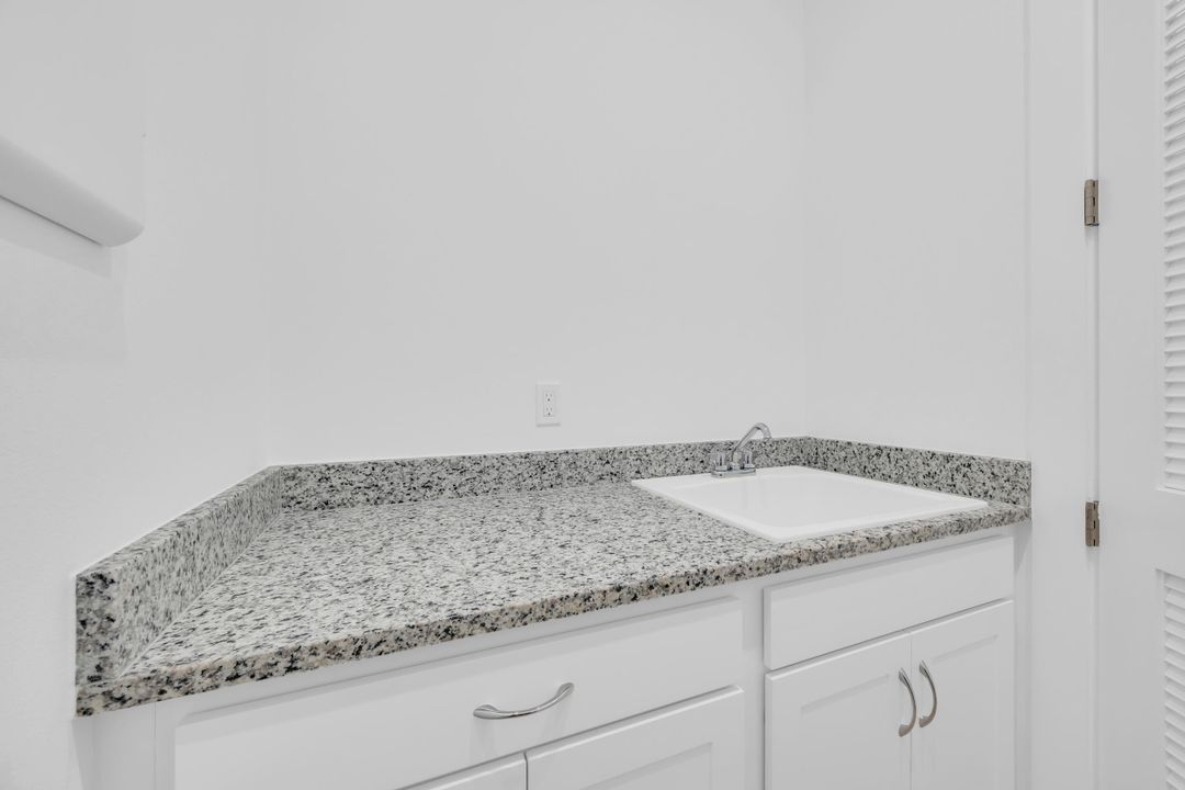 En Venta: $869,990 (3 camas, 3 baños, 2196 Pies cuadrados)