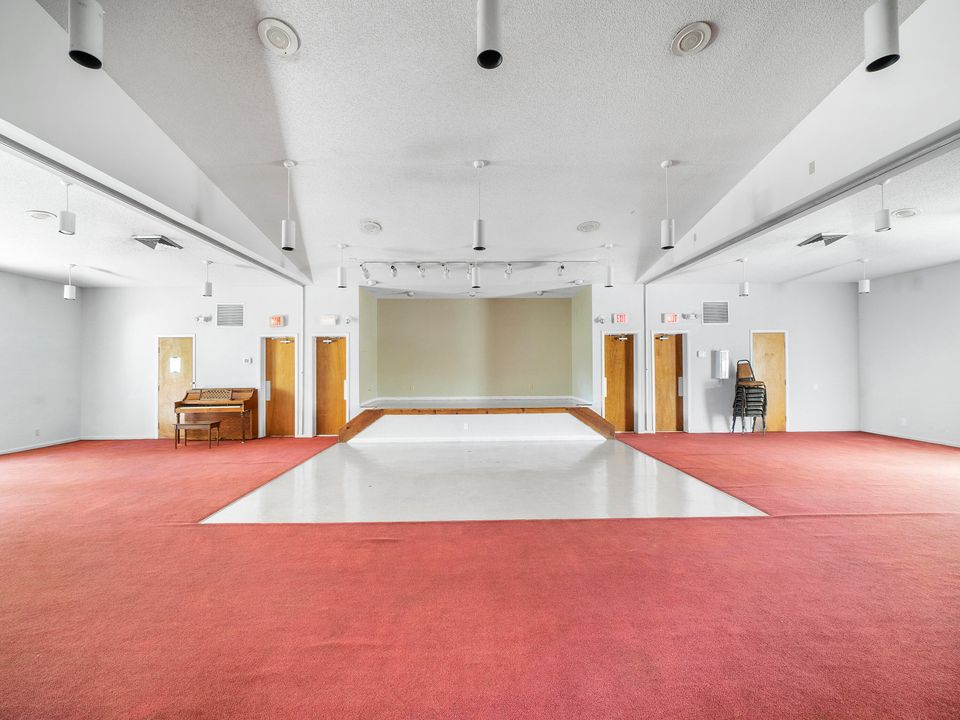 For Sale: $240,000 (2 beds, 2 baths, 825 Square Feet)