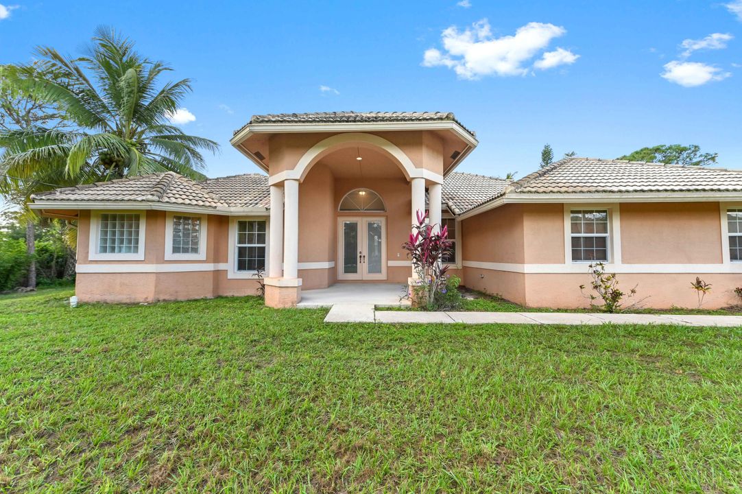 En Venta: $799,900 (5 camas, 3 baños, 2575 Pies cuadrados)