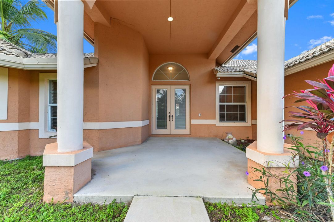 En Venta: $799,900 (5 camas, 3 baños, 2575 Pies cuadrados)