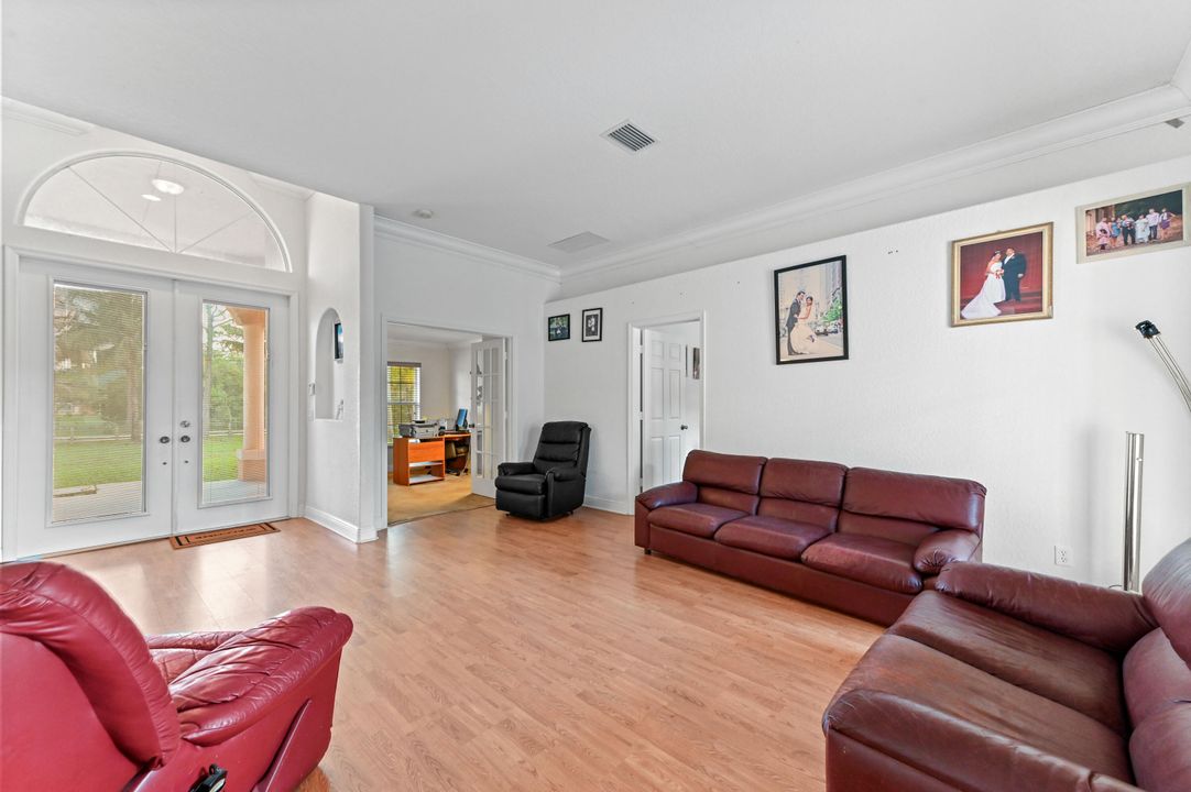 En Venta: $799,900 (5 camas, 3 baños, 2575 Pies cuadrados)