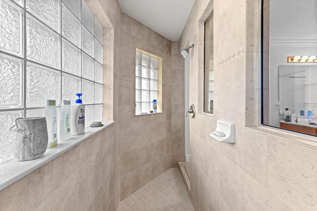 En Venta: $799,900 (5 camas, 3 baños, 2575 Pies cuadrados)