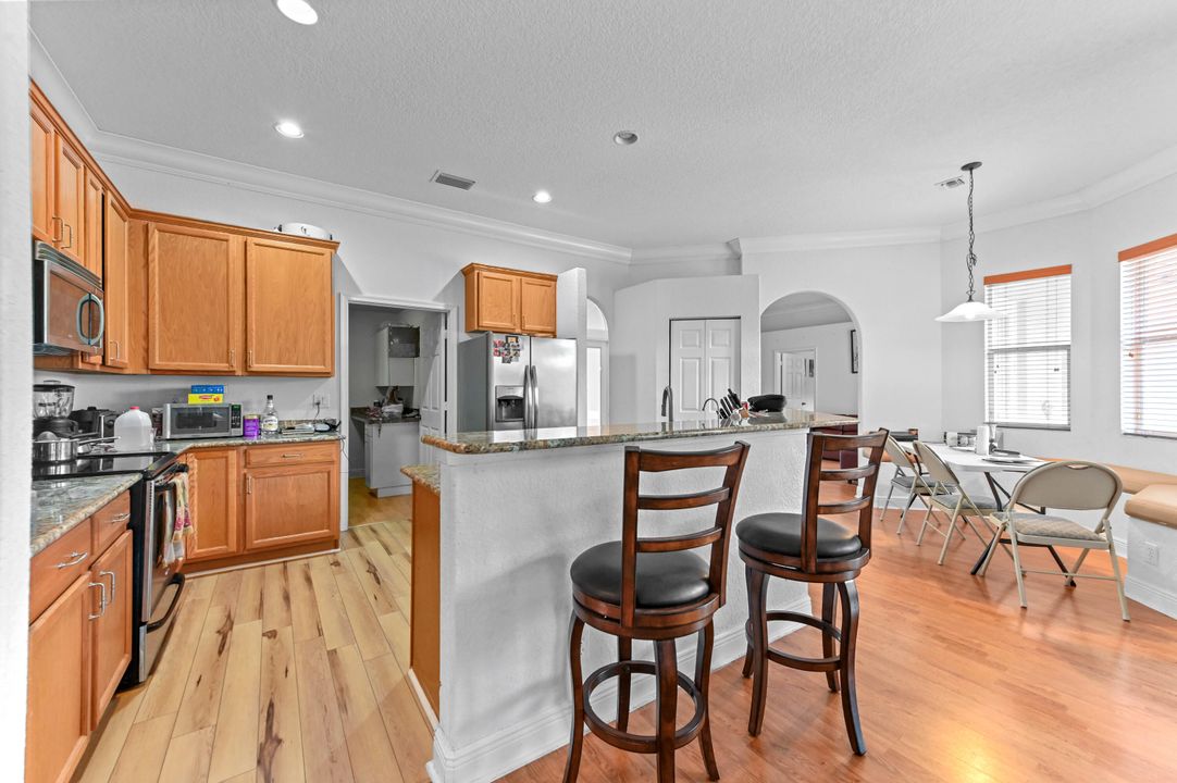 En Venta: $799,900 (5 camas, 3 baños, 2575 Pies cuadrados)