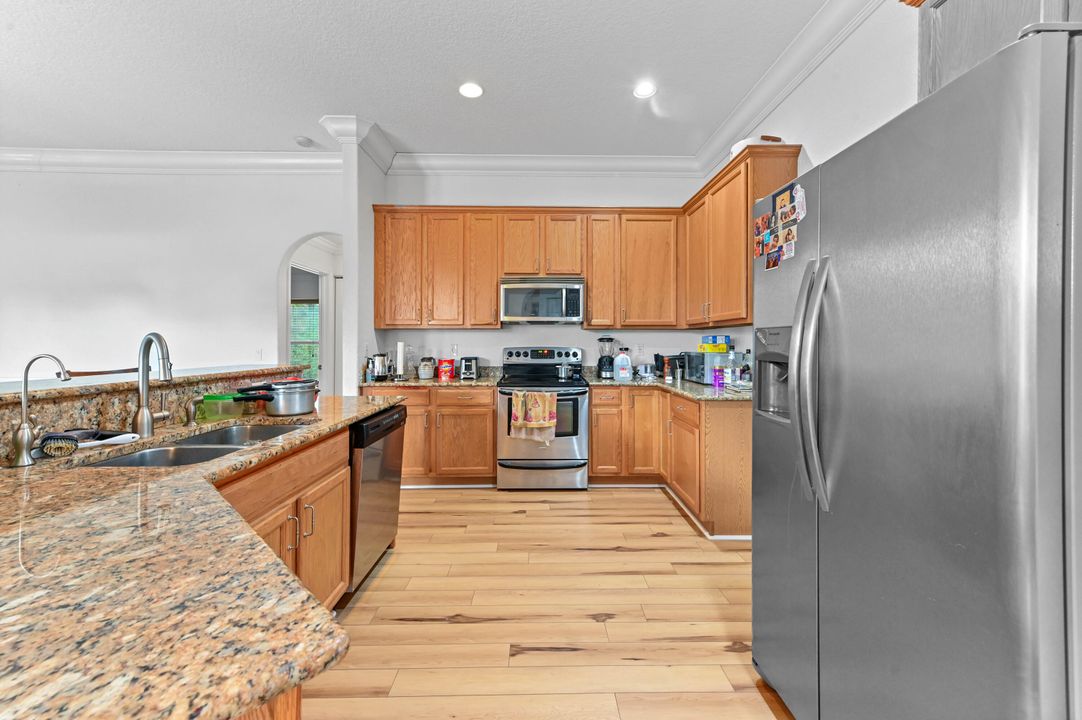 En Venta: $799,900 (5 camas, 3 baños, 2575 Pies cuadrados)