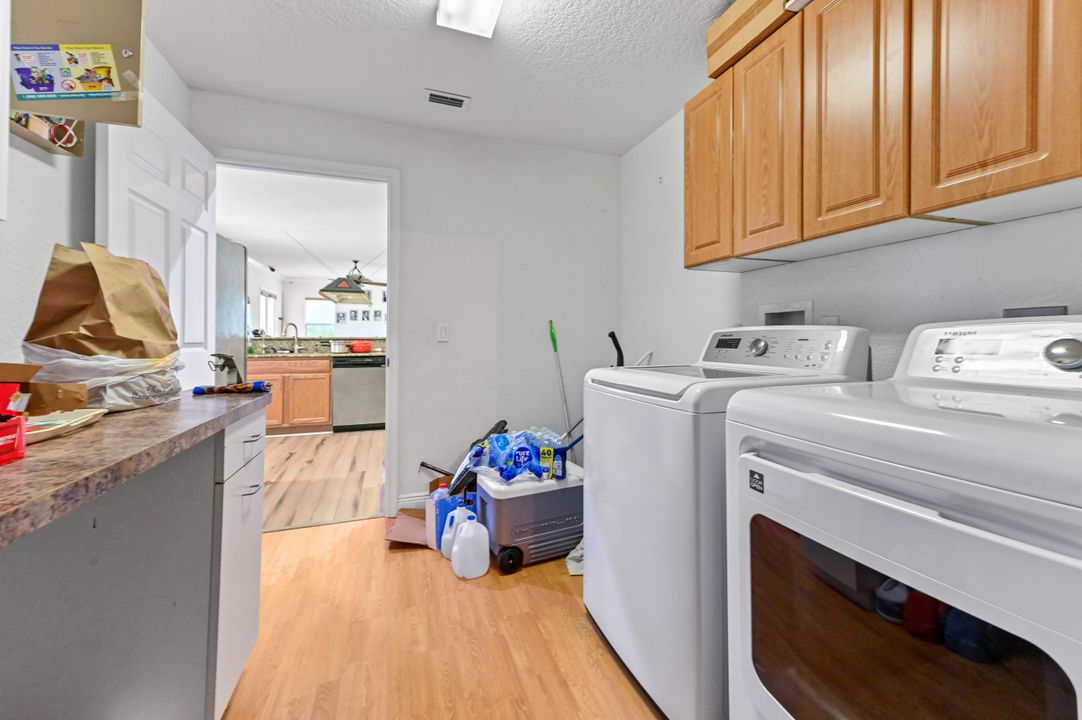 En Venta: $799,900 (5 camas, 3 baños, 2575 Pies cuadrados)