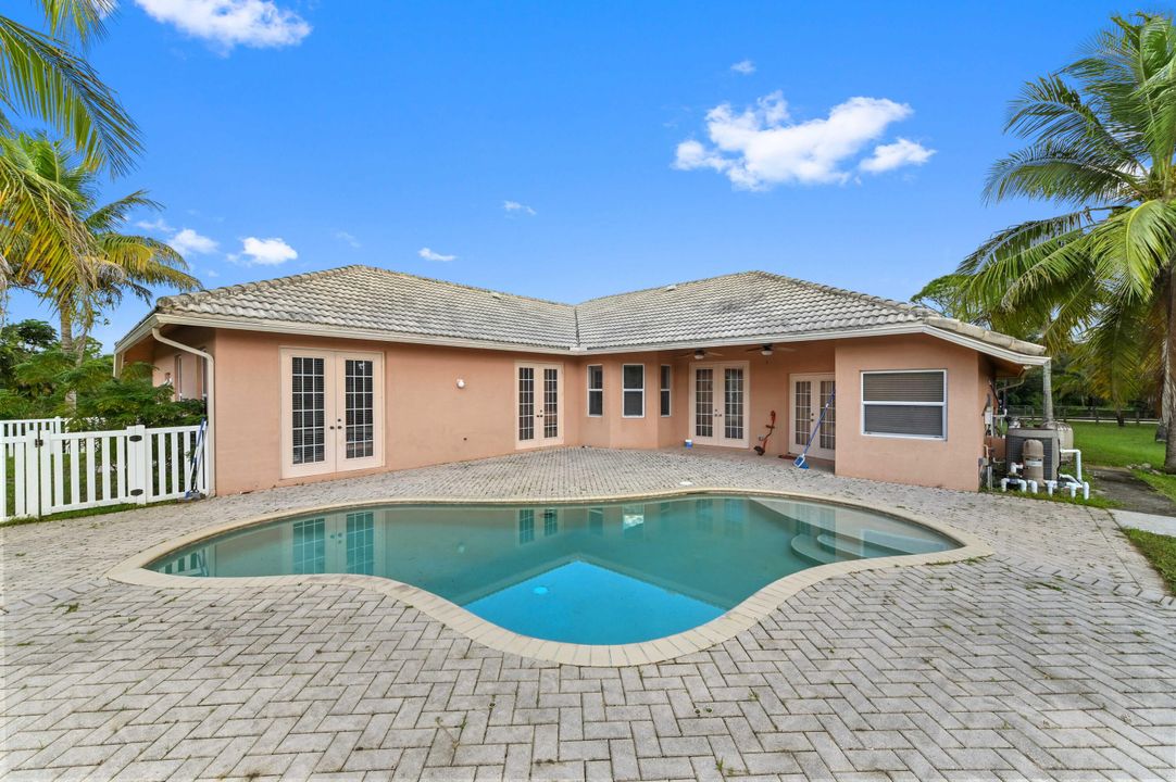 En Venta: $799,900 (5 camas, 3 baños, 2575 Pies cuadrados)