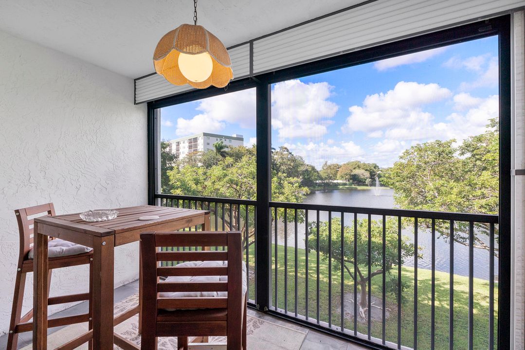 For Sale: $240,000 (2 beds, 2 baths, 825 Square Feet)