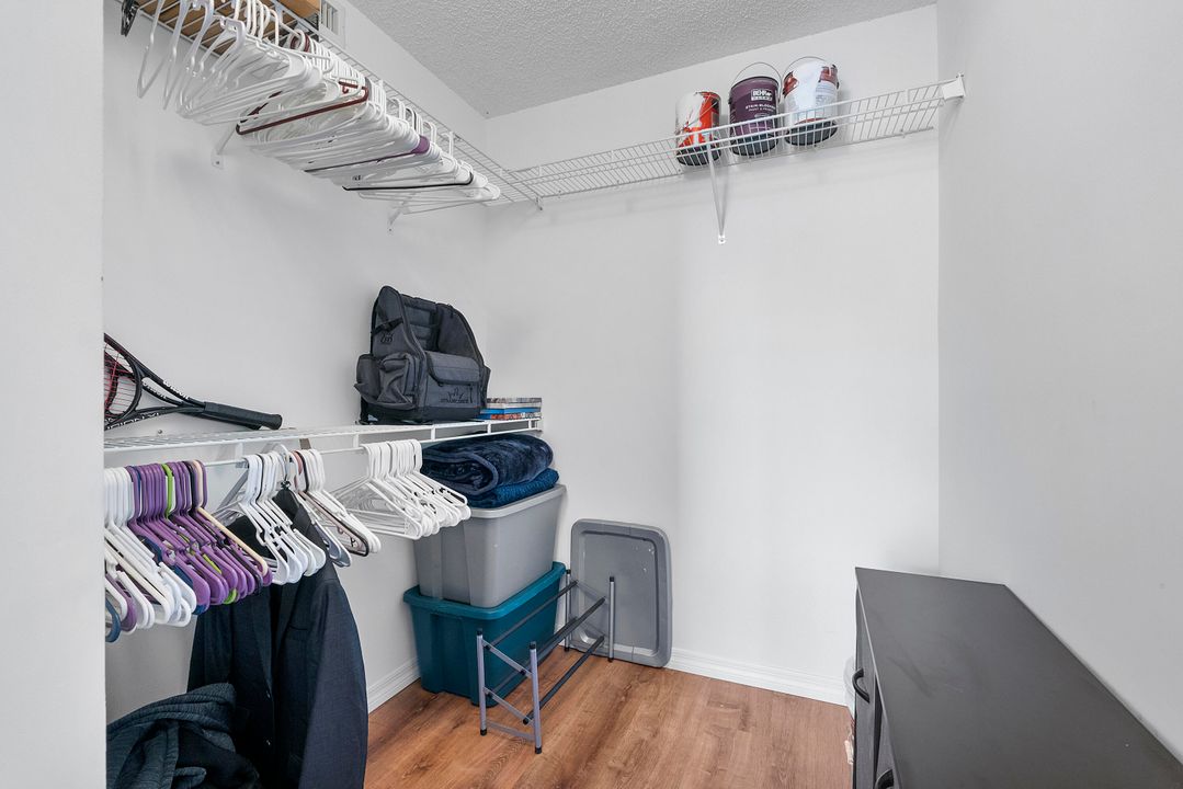 For Sale: $240,000 (2 beds, 2 baths, 825 Square Feet)