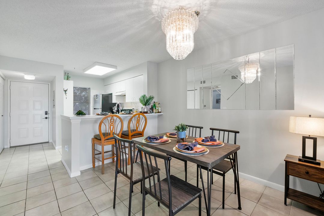 For Sale: $240,000 (2 beds, 2 baths, 825 Square Feet)