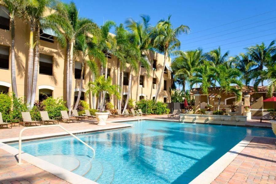 合同活跃: $1,995 (1 贝兹, 1 浴室, 696 平方英尺)