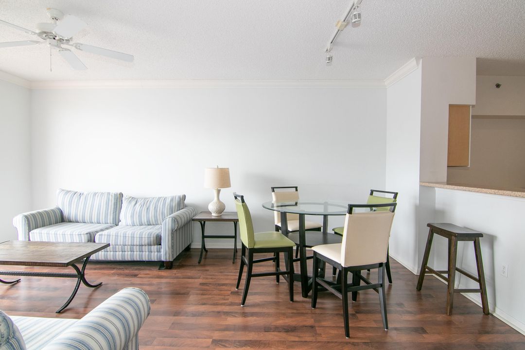 合同活跃: $1,995 (1 贝兹, 1 浴室, 696 平方英尺)