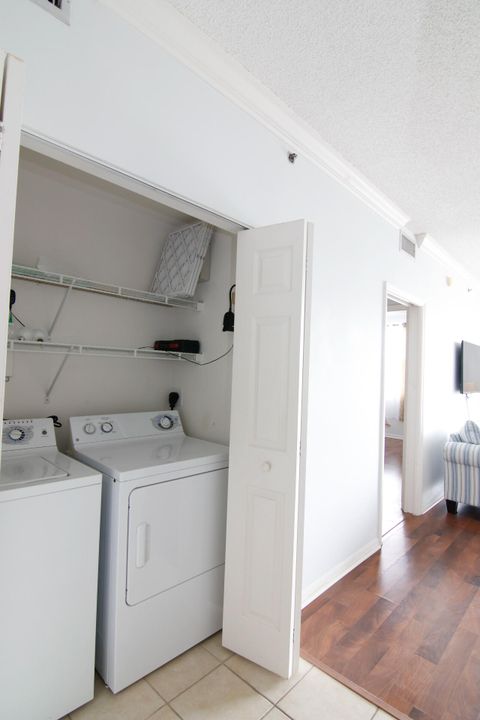 合同活跃: $1,995 (1 贝兹, 1 浴室, 696 平方英尺)