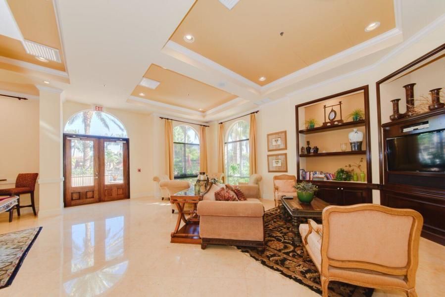 合同活跃: $1,995 (1 贝兹, 1 浴室, 696 平方英尺)