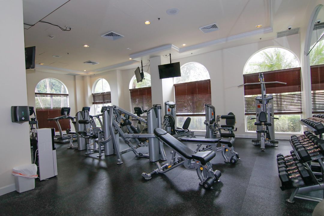 合同活跃: $1,995 (1 贝兹, 1 浴室, 696 平方英尺)