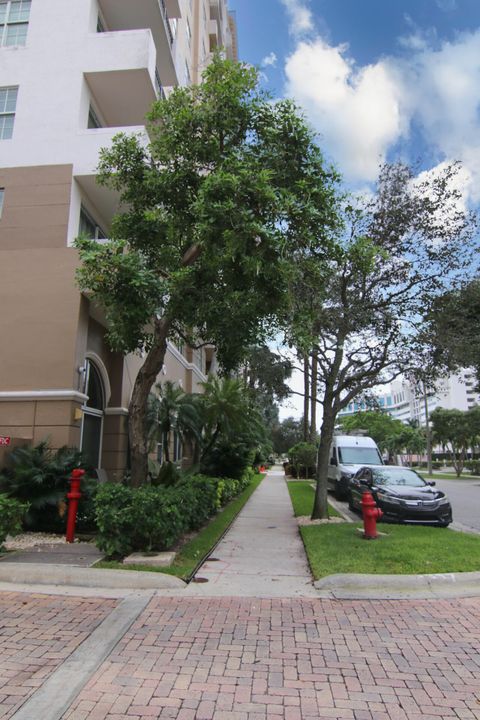 合同活跃: $1,995 (1 贝兹, 1 浴室, 696 平方英尺)