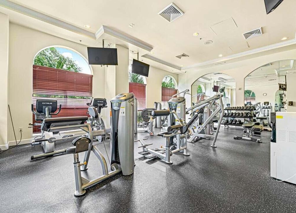 合同活跃: $1,995 (1 贝兹, 1 浴室, 696 平方英尺)