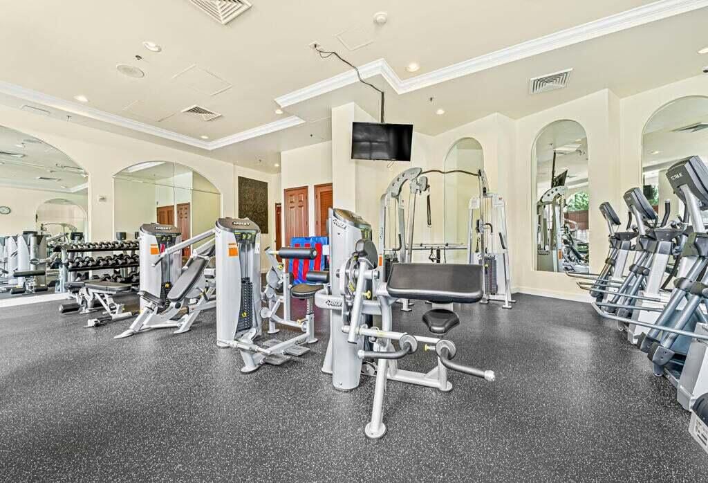 合同活跃: $1,995 (1 贝兹, 1 浴室, 696 平方英尺)