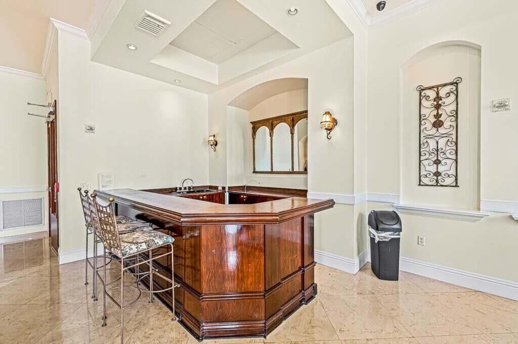 合同活跃: $1,995 (1 贝兹, 1 浴室, 696 平方英尺)