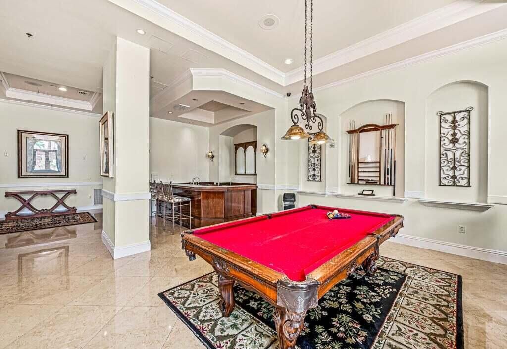 合同活跃: $1,995 (1 贝兹, 1 浴室, 696 平方英尺)