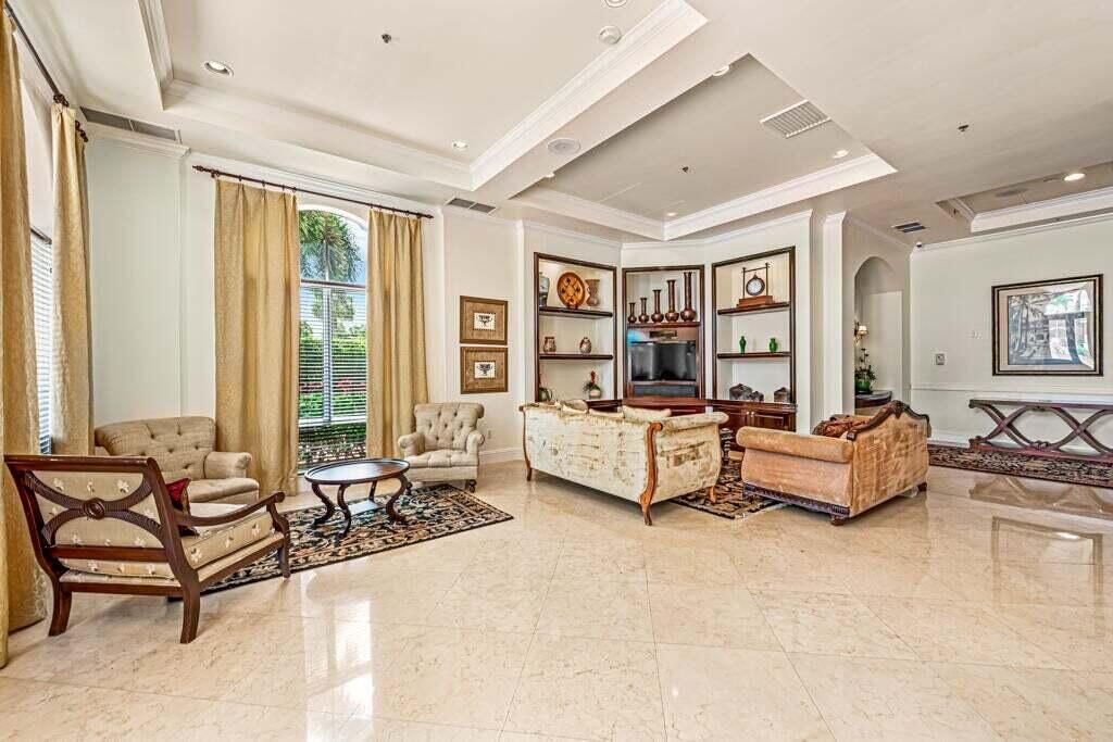 合同活跃: $1,995 (1 贝兹, 1 浴室, 696 平方英尺)