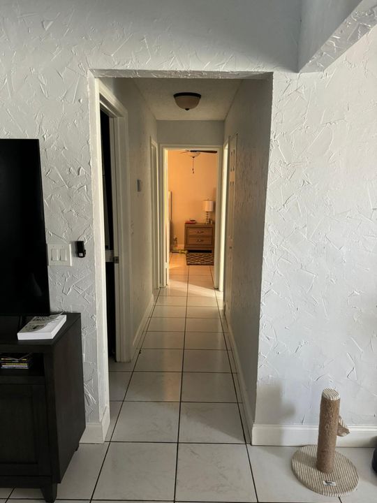 For Sale: $229,000 (2 beds, 1 baths, 841 Square Feet)