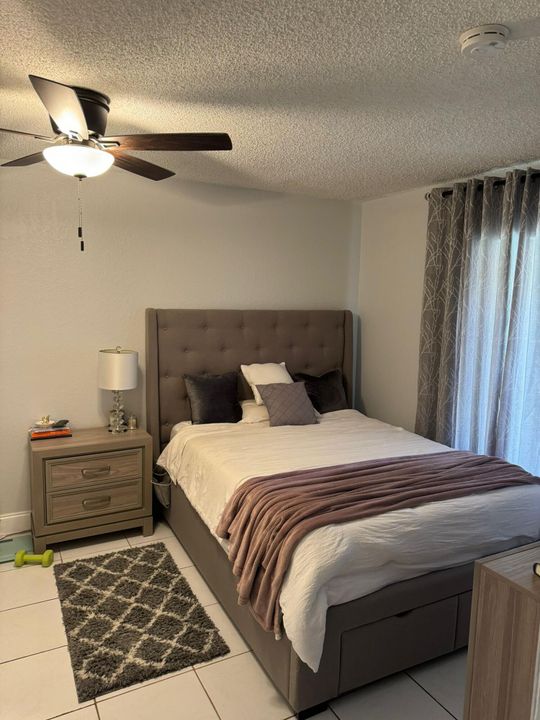 For Sale: $229,000 (2 beds, 1 baths, 841 Square Feet)