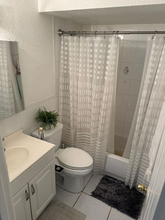 For Sale: $229,000 (2 beds, 1 baths, 841 Square Feet)