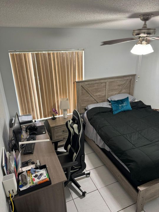 For Sale: $229,000 (2 beds, 1 baths, 841 Square Feet)