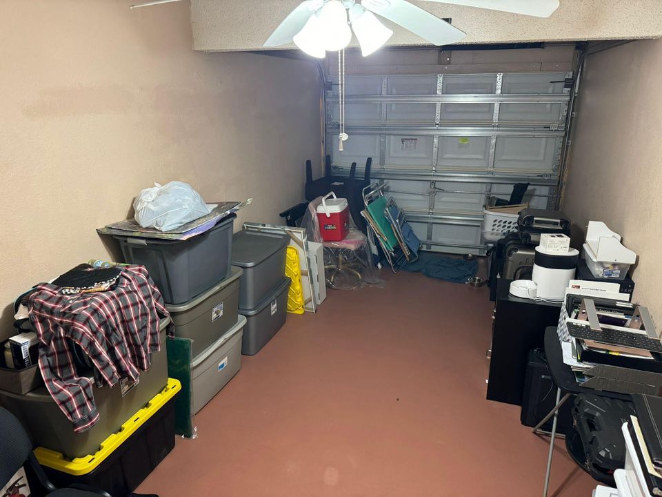 For Sale: $229,000 (2 beds, 1 baths, 841 Square Feet)