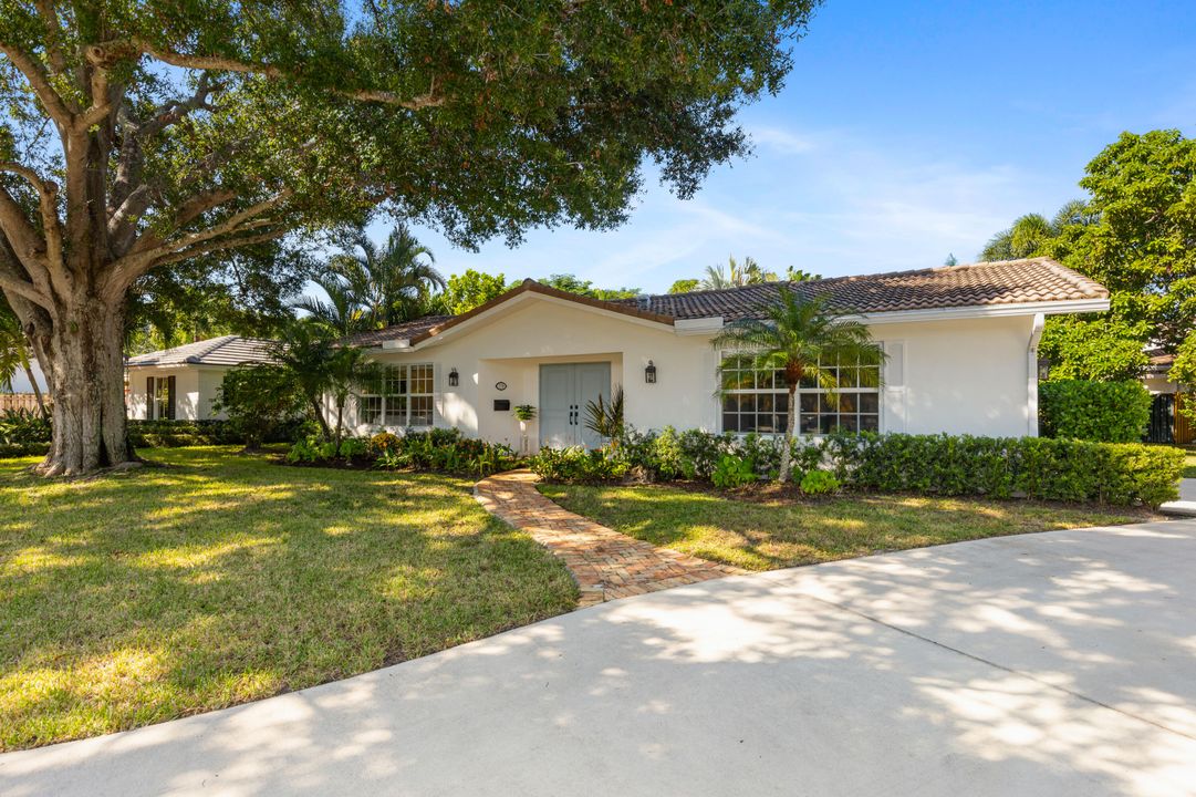 合同活跃: $1,385,000 (3 贝兹, 2 浴室, 1577 平方英尺)