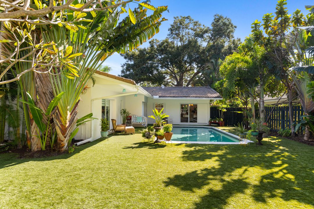 合同活跃: $1,385,000 (3 贝兹, 2 浴室, 1577 平方英尺)