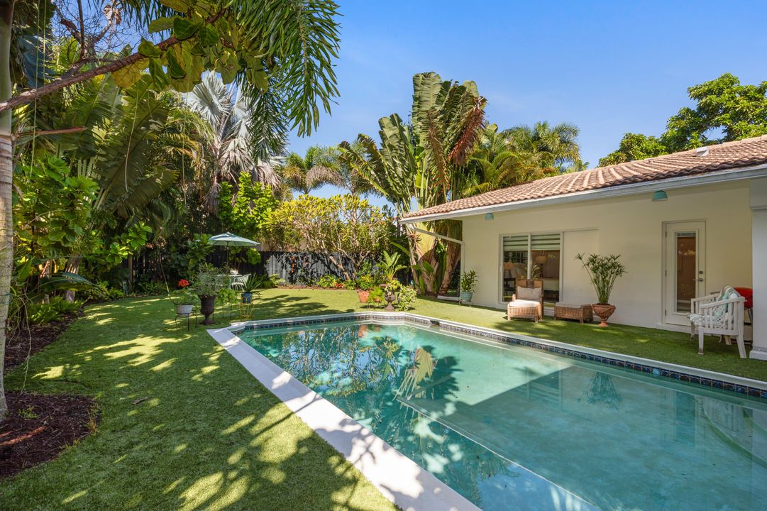 合同活跃: $1,385,000 (3 贝兹, 2 浴室, 1577 平方英尺)