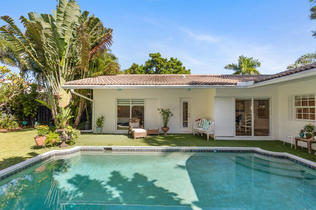 合同活跃: $1,385,000 (3 贝兹, 2 浴室, 1577 平方英尺)