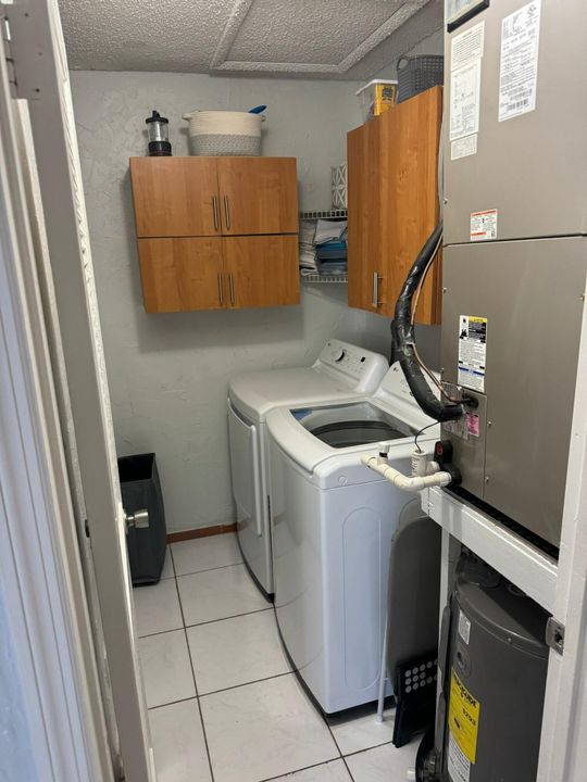 For Sale: $229,000 (2 beds, 1 baths, 841 Square Feet)