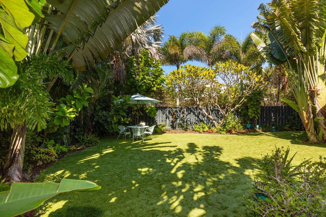 合同活跃: $1,385,000 (3 贝兹, 2 浴室, 1577 平方英尺)