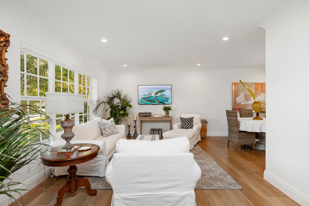 合同活跃: $1,385,000 (3 贝兹, 2 浴室, 1577 平方英尺)