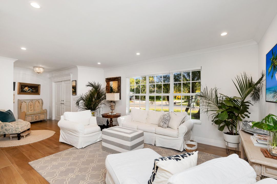 合同活跃: $1,385,000 (3 贝兹, 2 浴室, 1577 平方英尺)