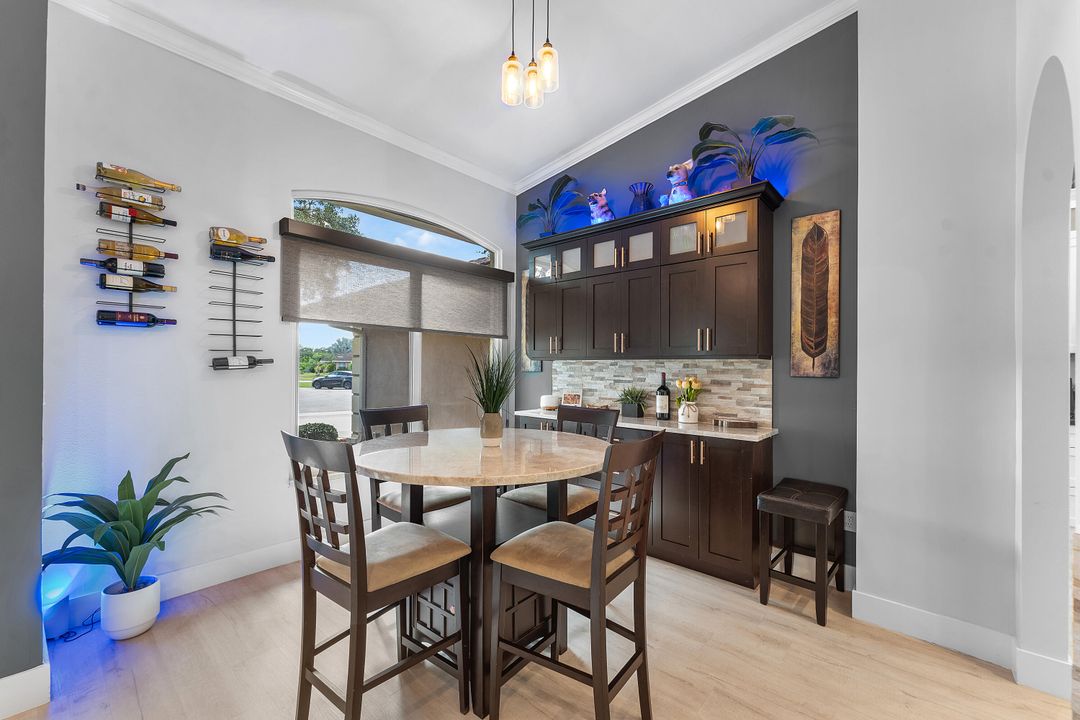 合同活跃: $665,000 (3 贝兹, 2 浴室, 1818 平方英尺)