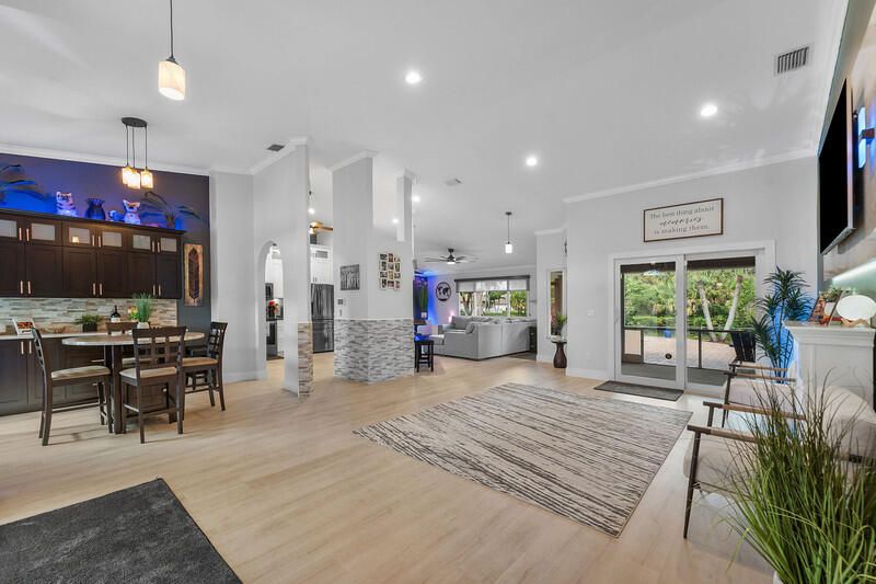 合同活跃: $665,000 (3 贝兹, 2 浴室, 1818 平方英尺)