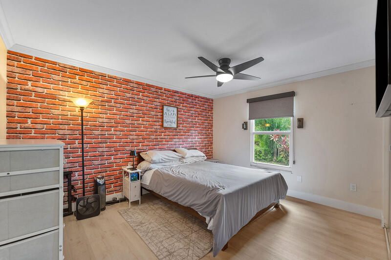 合同活跃: $665,000 (3 贝兹, 2 浴室, 1818 平方英尺)