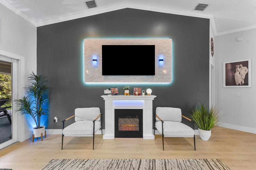 合同活跃: $665,000 (3 贝兹, 2 浴室, 1818 平方英尺)