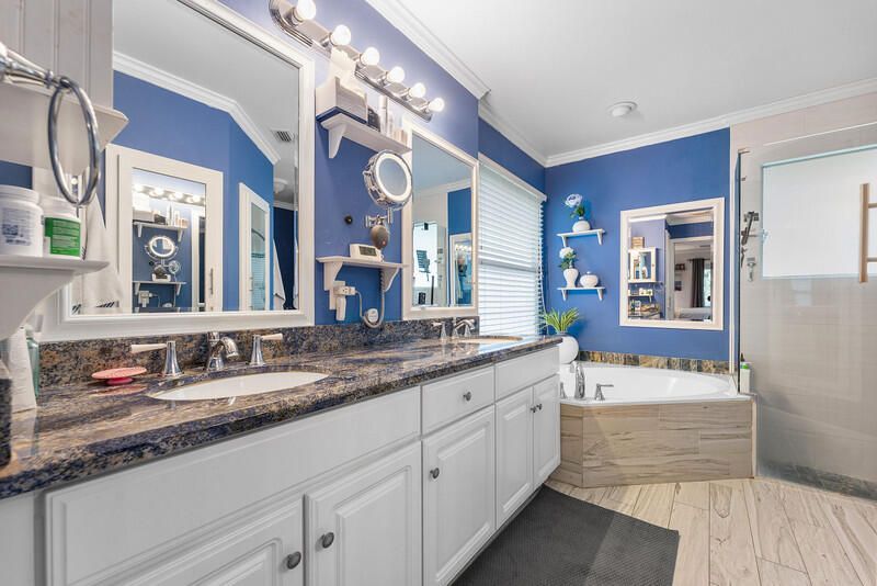 合同活跃: $665,000 (3 贝兹, 2 浴室, 1818 平方英尺)