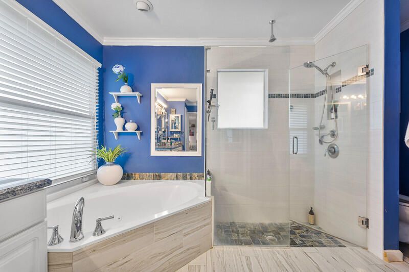 合同活跃: $665,000 (3 贝兹, 2 浴室, 1818 平方英尺)