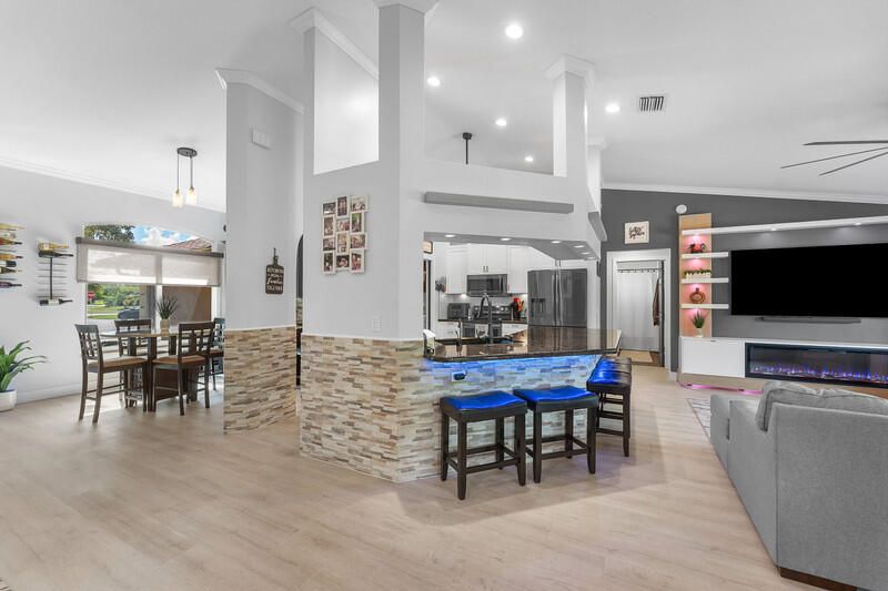 合同活跃: $665,000 (3 贝兹, 2 浴室, 1818 平方英尺)