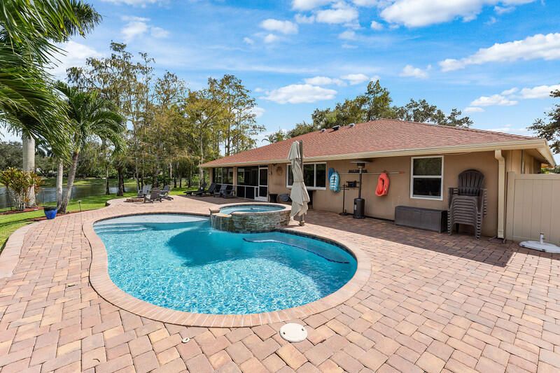 合同活跃: $665,000 (3 贝兹, 2 浴室, 1818 平方英尺)